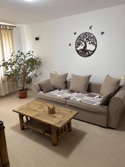 Apartament cu 3 camere decomandat în Titan
