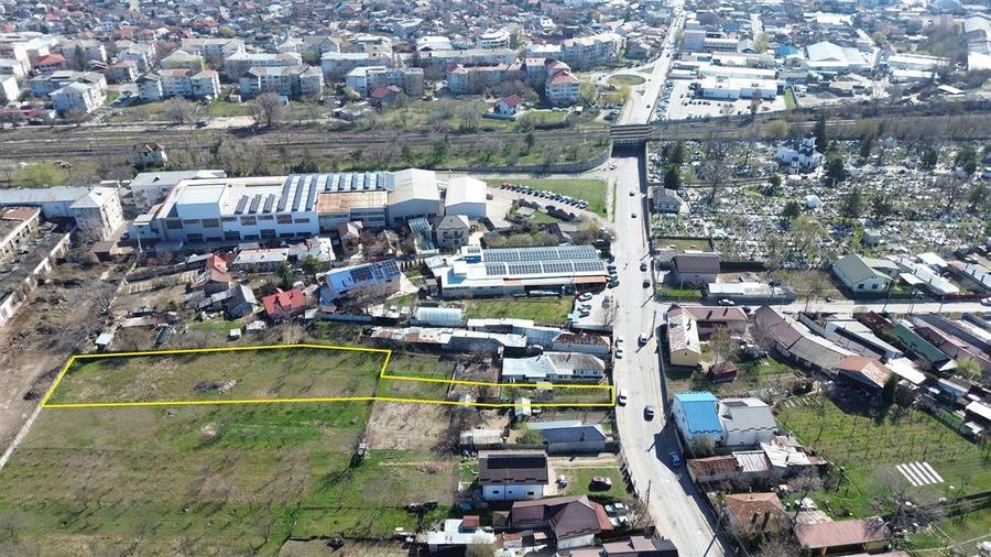 Teren Construcții intravilan de 2146 mp, în Vest
