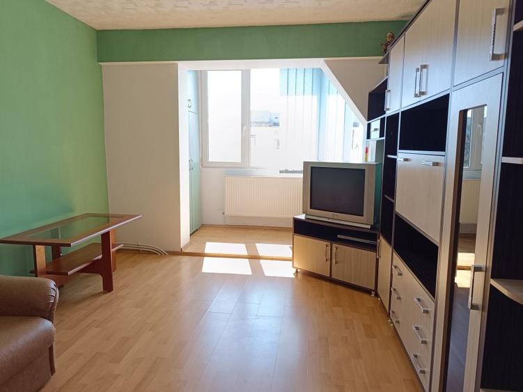 Apartament cu 3 camere decomandat în Gară