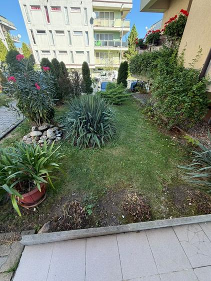 Apartament cu 3 camere semidecomandat în Florești