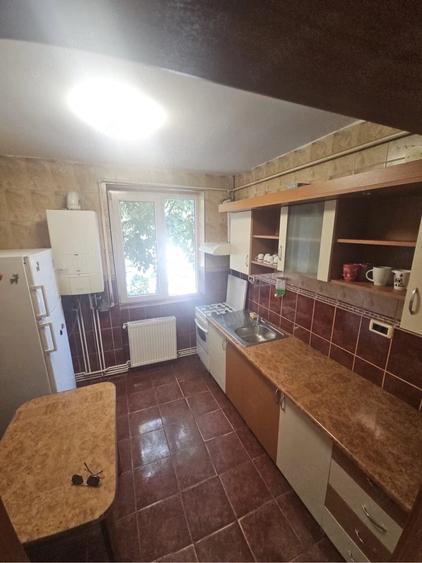Apartament cu 3 camere semidecomandat în Luncă