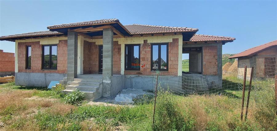 Casă individuală cu 4 camere cu Canalizare în Periferie