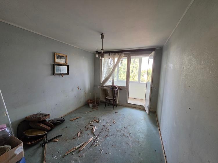 Apartament cu 3 camere semidecomandat în 1 Decembrie 1918