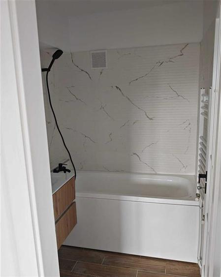 Apartament cu 3 camere semidecomandat în Splai Bahlui