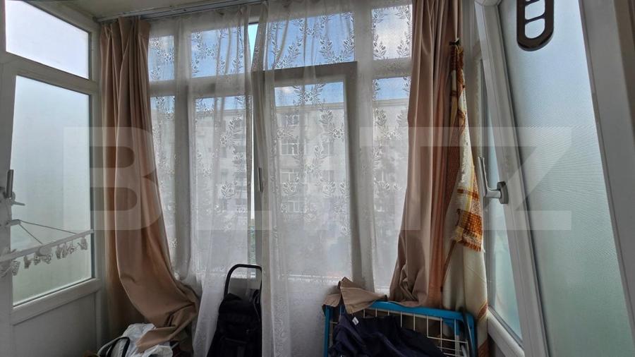 Apartament cu 2 camere semidecomandat, mobilat în Craiovița Nouă