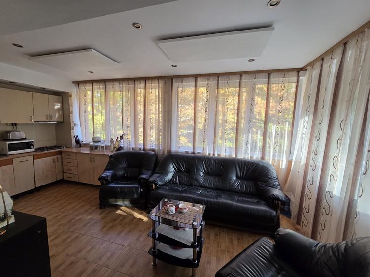 Apartament cu 3 camere semidecomandat în Poiana Brașov