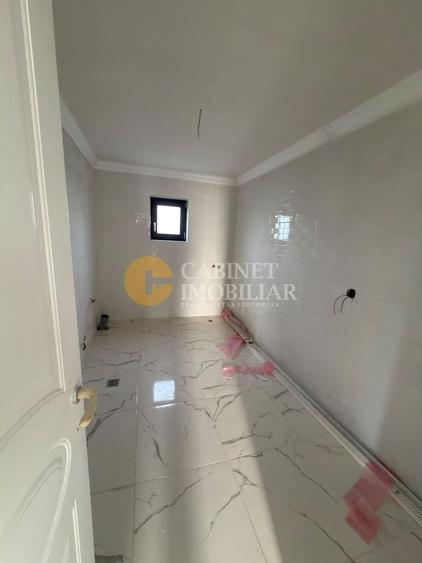 Casă individuală cu 5 camere cu Canalizare în Țuțora