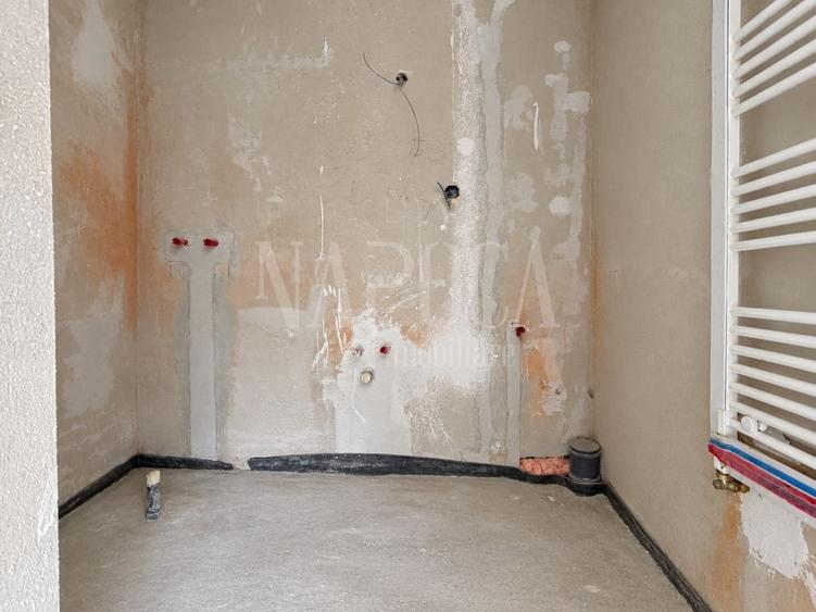 Apartament cu 3 camere semidecomandat în Florești