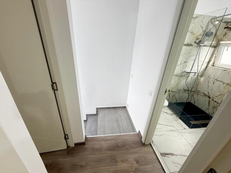 Duplex cu 3 camere cu Canalizare în Apărătorii Patriei