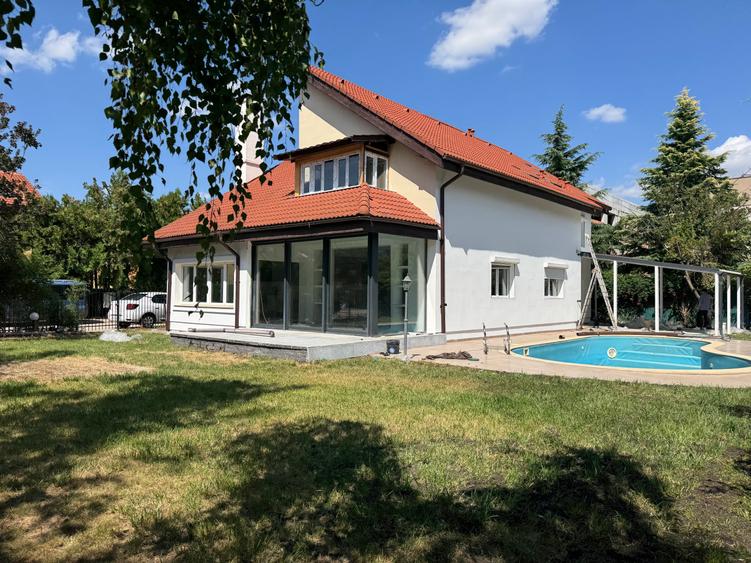 Casă individuală cu 4 camere cu Piscina în Pipera