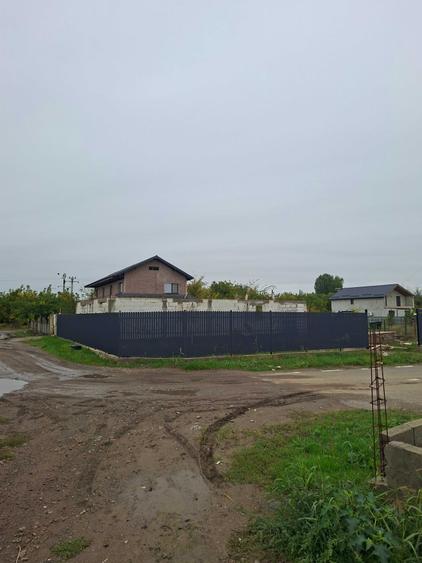 Casă cu 4 camere în Cazasu