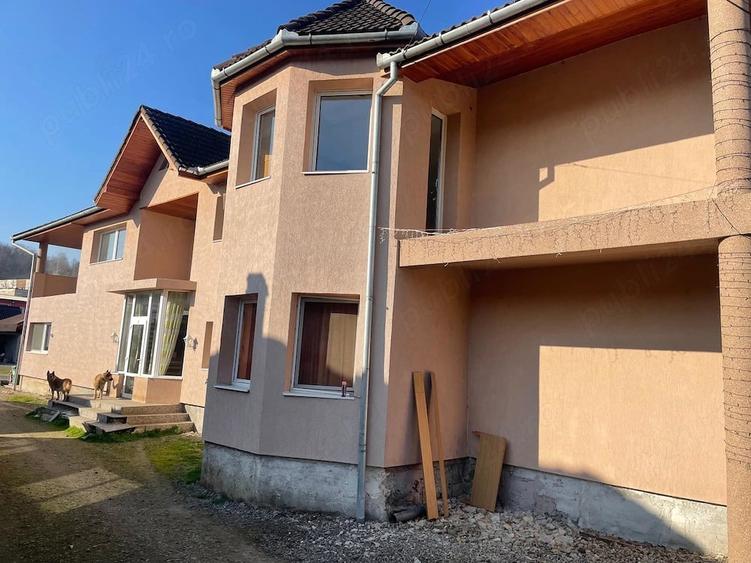 Casă cu 4 camere cu Teren 600 Mp în Vața de Jos