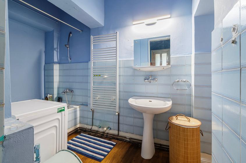 Apartament cu 3 camere decomandat în Calea Victoriei