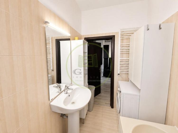 Apartament cu 2 camere semidecomandat, mobilat în 1 Mai