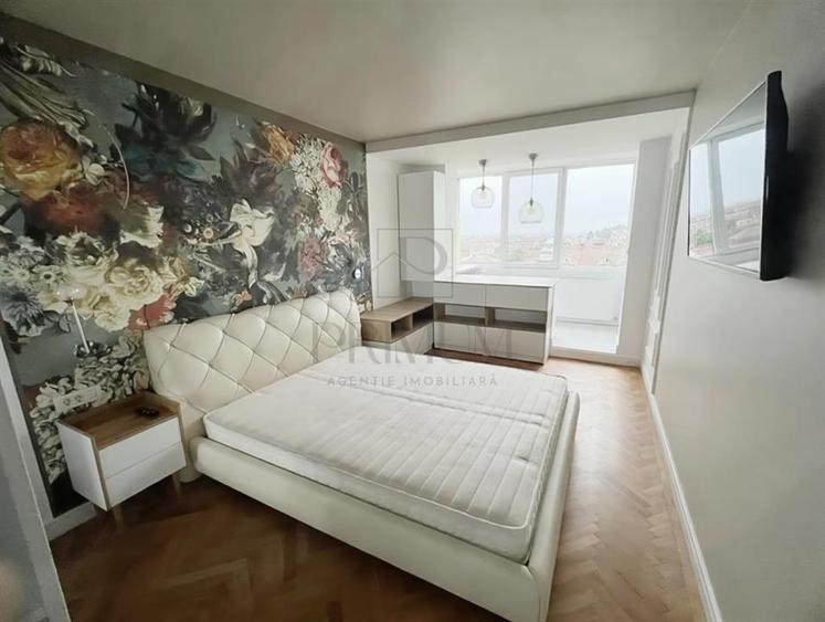 Apartament cu 3 camere semidecomandat, mobilat în Semicentral