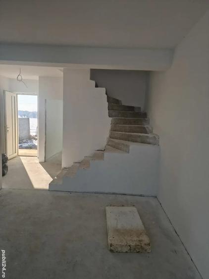 Casă cu 7 camere în Giroc