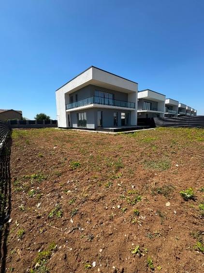 Casă individuală cu 5 camere cu Teren 750 Mp în Corbeanca