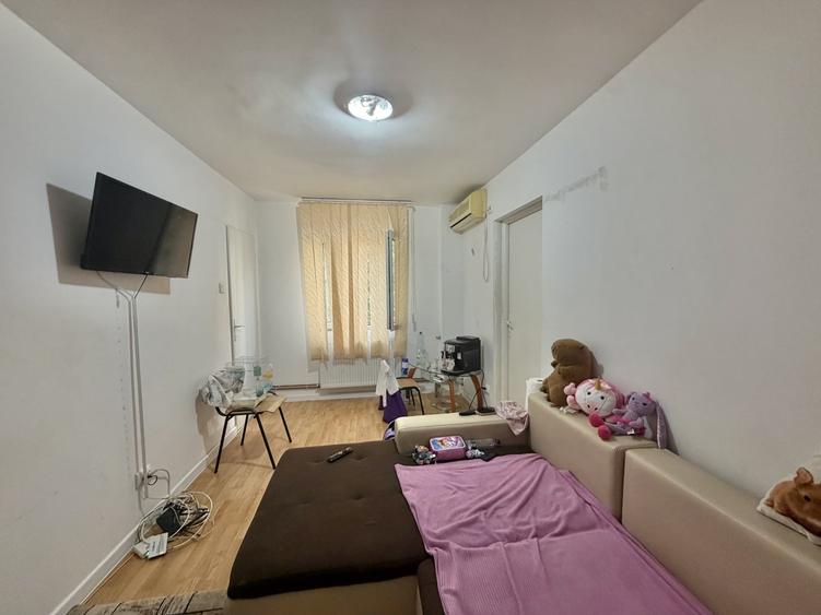 Apartament cu 2 camere nedecomandat, mobilat în P-ța Doina