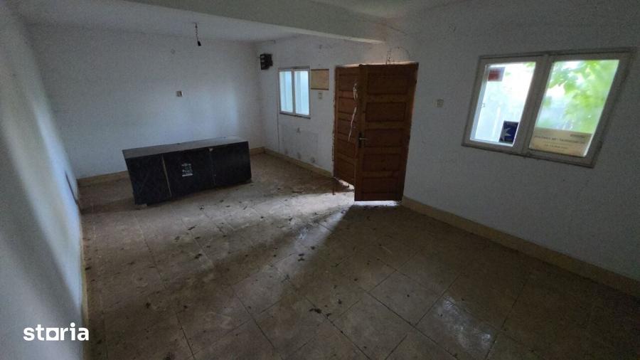 Casă cu 6 camere cu Teren 1444 Mp în Central