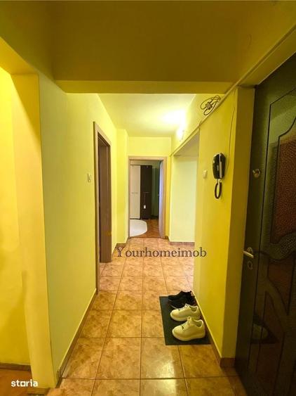 Apartament cu 4 camere semidecomandat în Calea București