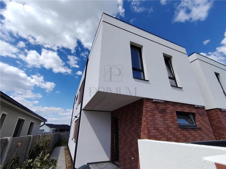 Duplex cu 4 camere cu Canalizare în Urseni