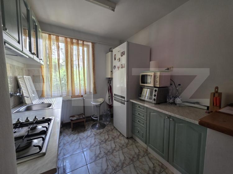 Apartament cu 3 camere decomandat în Botizului