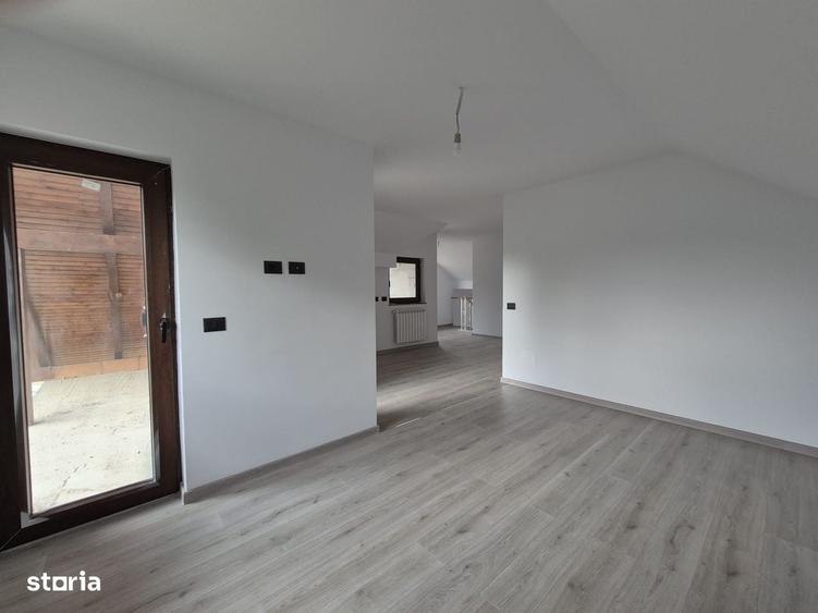 Casă cu 4 camere cu Teren 540 Mp în Măgura