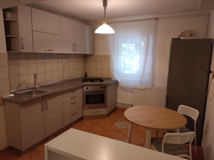 Apartament cu 2 camere semidecomandat în Lipovei