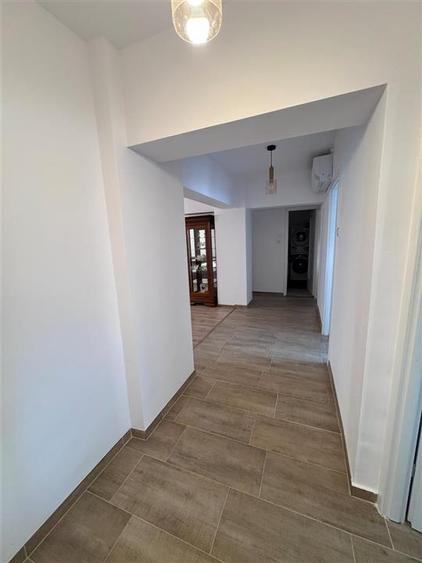 Apartament cu 4 camere decomandat, mobilat în Olteniței