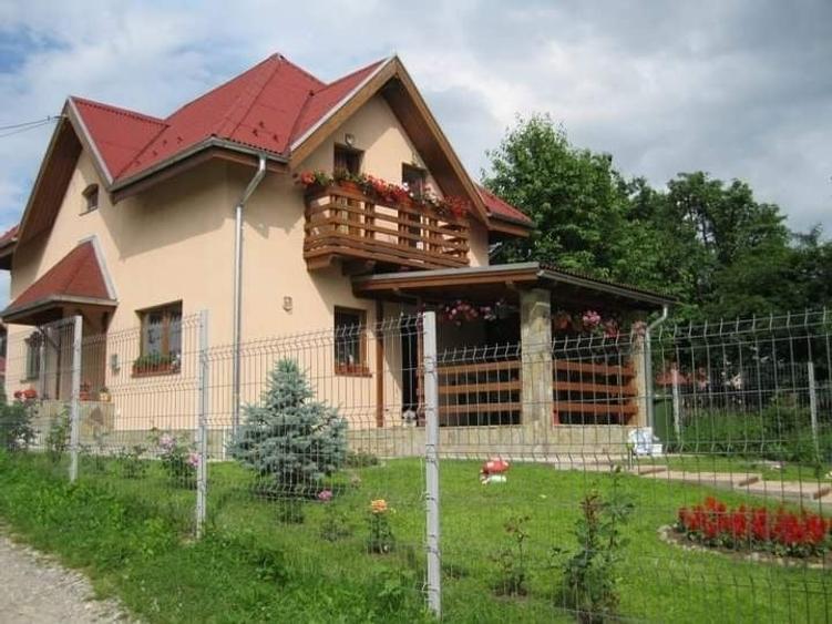 Casă cu 4 camere în Central