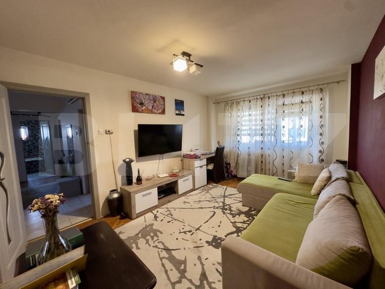 Apartament cu 3 camere decomandat, mobilat în Cetate