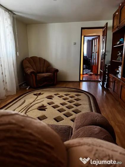 Apartament cu 3 camere decomandat în Șagului