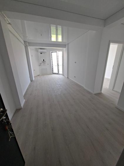 Apartament cu 2 camere semidecomandat în Est