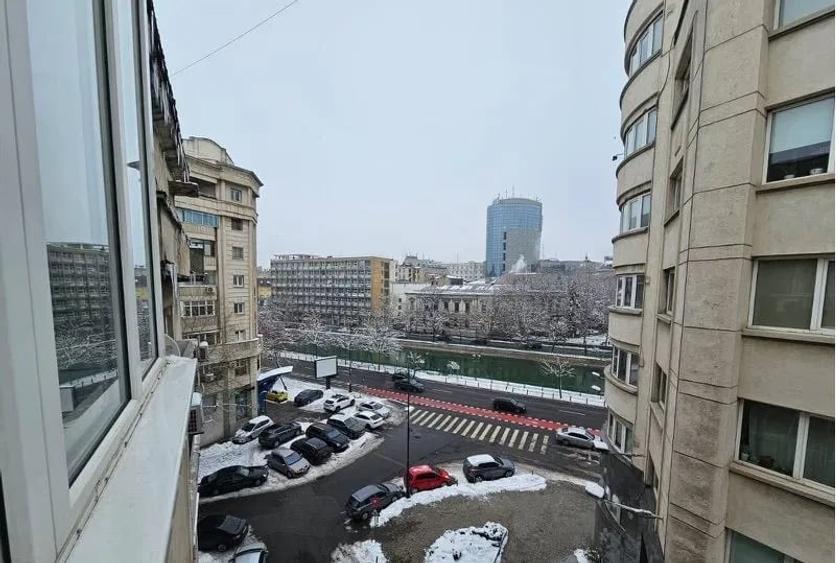 Apartament cu 2 camere semidecomandat, mobilat în Calea Victoriei