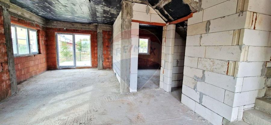 Casă individuală cu 4 camere cu Teren 397 Mp în Șofronea