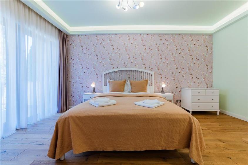 Casă individuală cu 5 camere cu Canalizare în Noua