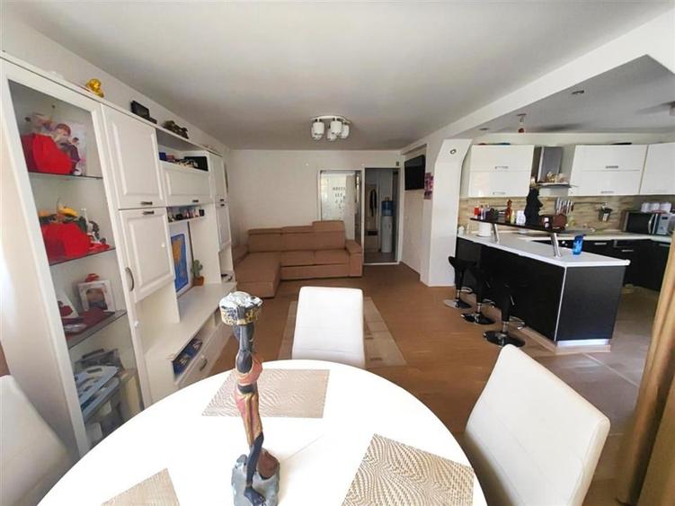 Casă individuală cu 6 camere cu Teren 430 Mp în Domnești
