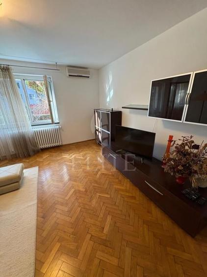 Apartament cu 3 camere decomandat în Plopilor