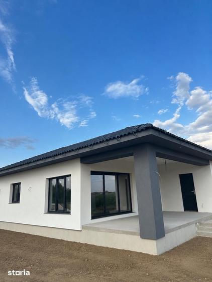 Casă cu 3 camere cu Teren 505 Mp în Borș