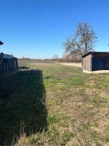 Casă cu Teren 1738 Mp în Cheșa