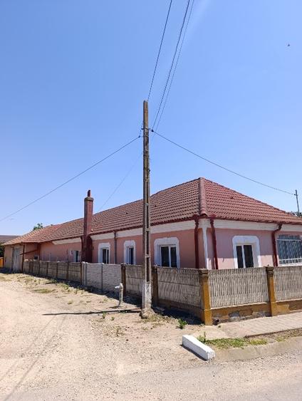 Casă individuală cu 5 camere cu Teren 830 Mp în Maglavit