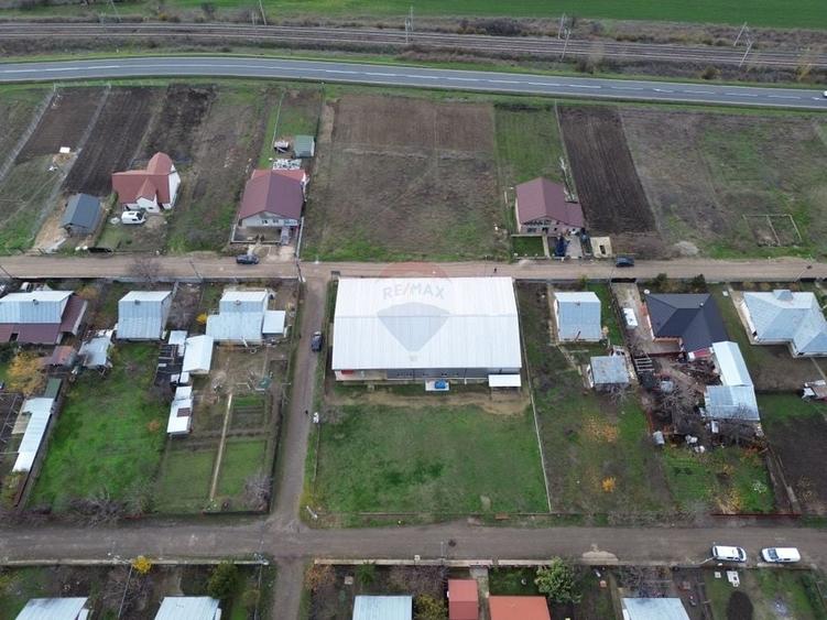 Spațiu industrial, de 700 mp, în Piscu