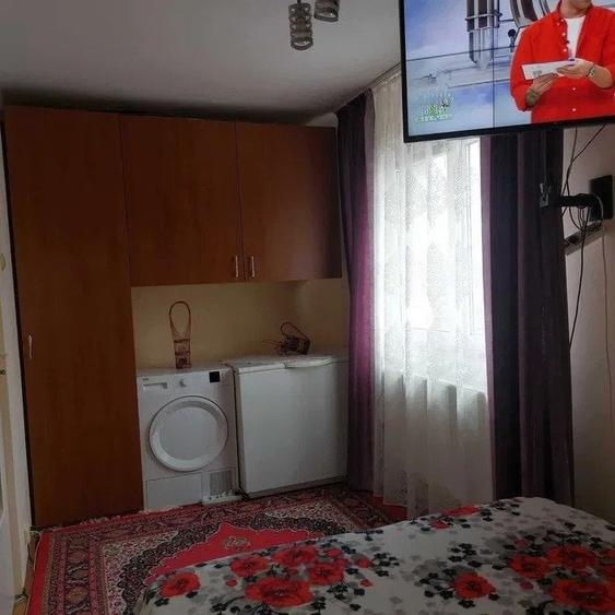 Apartament cu 3 camere semidecomandat, mobilat în Tătărași