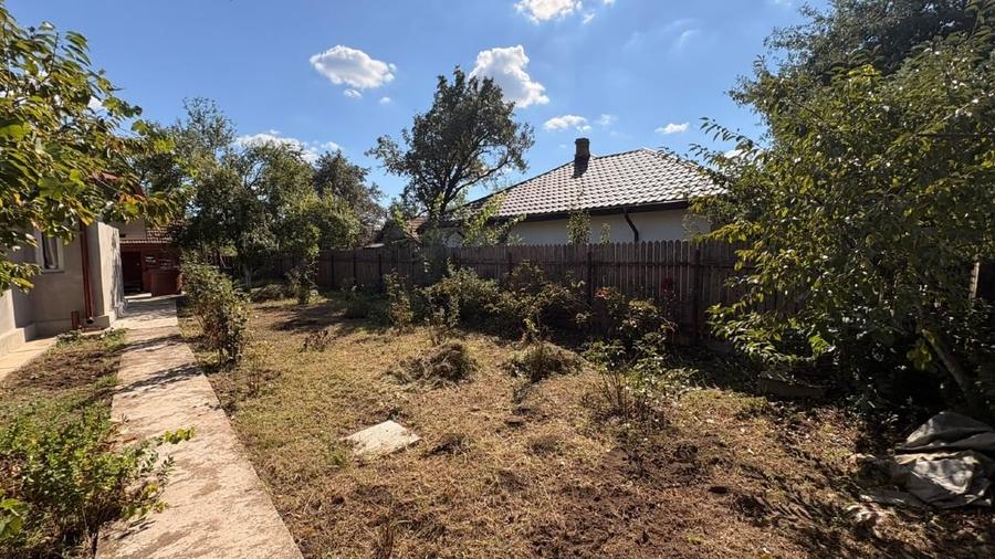 Casă individuală cu 5 camere cu Canalizare în Broșteni