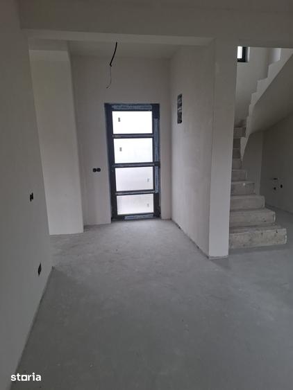 Casă cu 4 camere cu Teren 240 Mp în Central