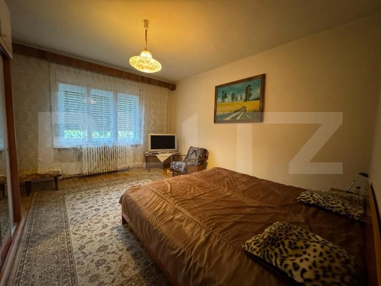 Casă individuală cu 6 camere cu Garaj în Hunedoara