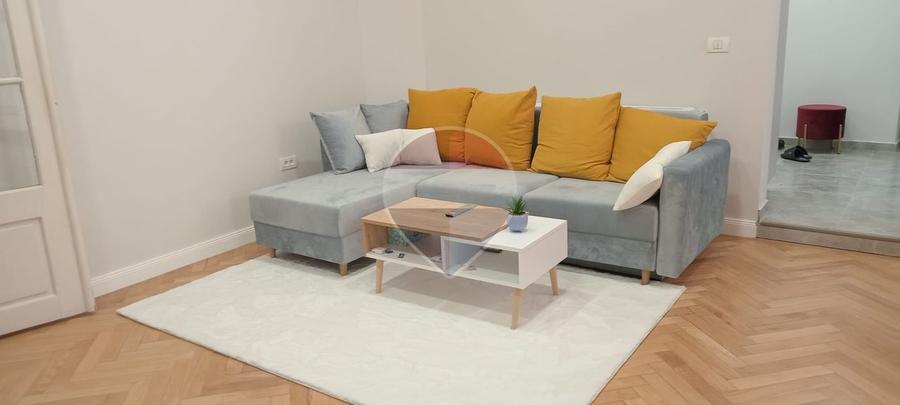 Apartament cu 3 camere decomandat, mobilat în Ultracentral