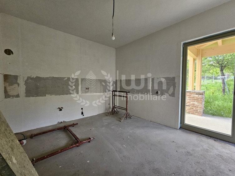 Casă individuală cu 4 camere cu Canalizare în Dâmbul Rotund