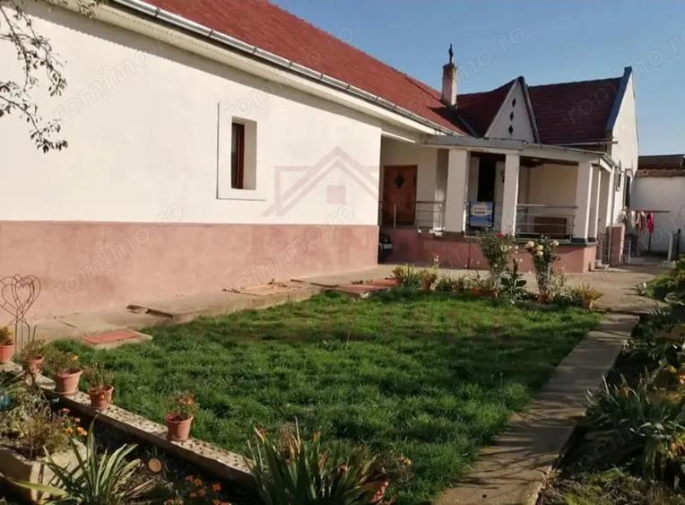 Casă cu 3 camere cu Teren 910 Mp în Buchin
