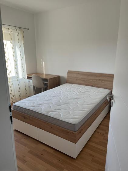 Apartament cu 3 camere semidecomandat în Fratelia